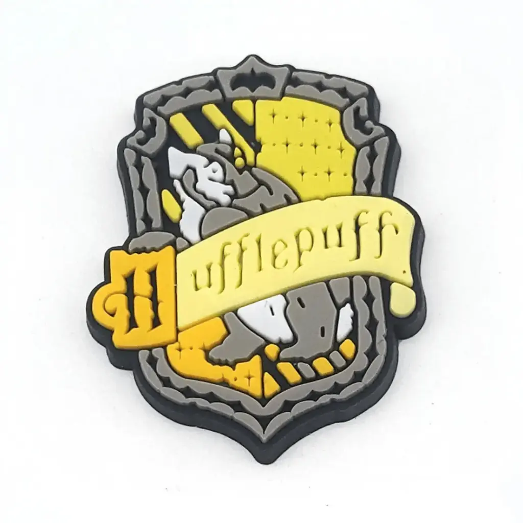 Pin Jibbitz para Crocs Escudo Hufflepuff - Harry Potter