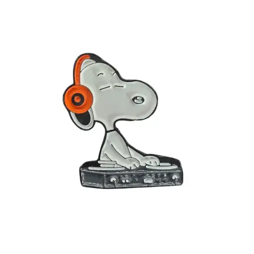 [2026020] Pin Metalico Snoopy DJ - Snoopy